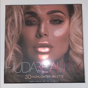 HUDA BEAUTY 3D HIGHLIGHTER PALETTE